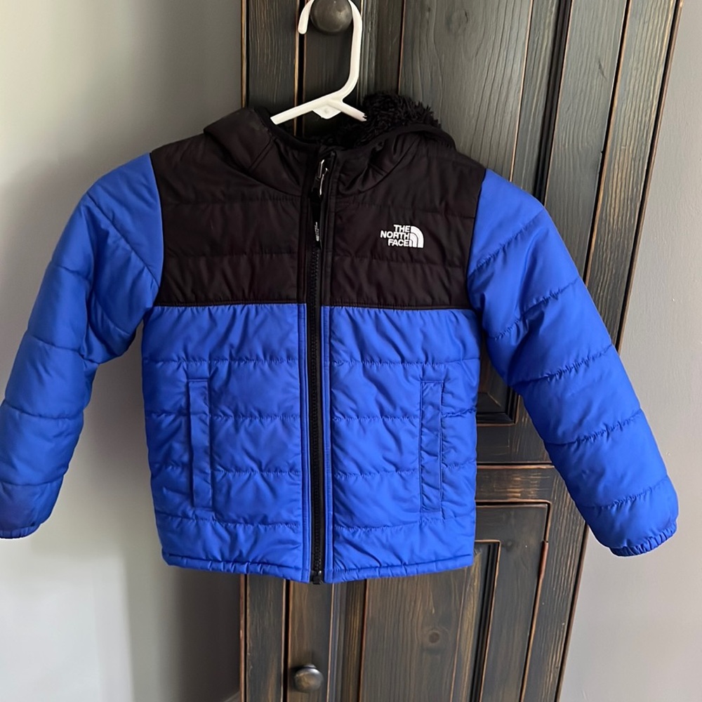 Like new children’s size 5 Reversible North Face Winter Coat
